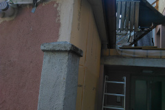 2020_04_26 Alte Terrasse Aufmauerung Vogelschutzgitter und verputzt, Dachuntersicht verkleidet, Terrassenfenster Laibung verputzt